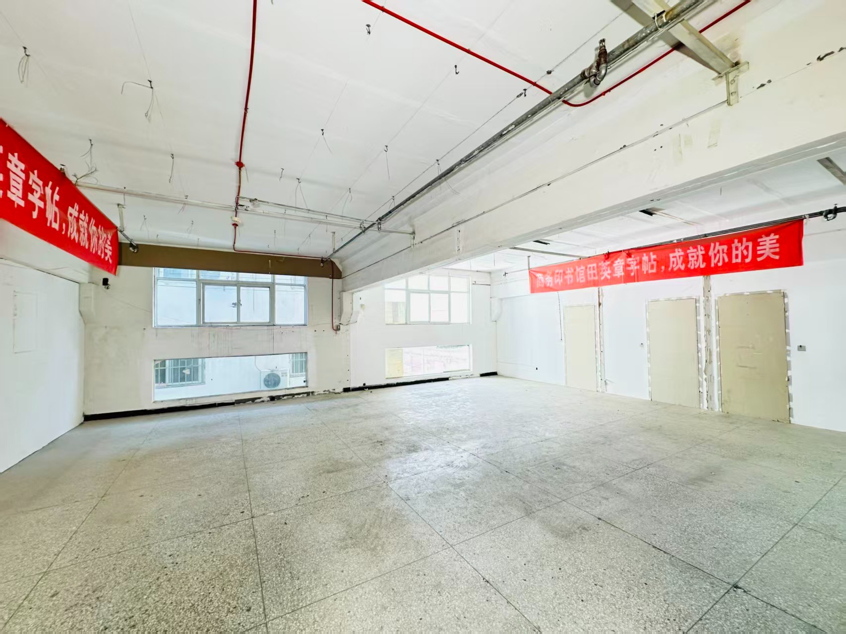 河滨西路重点吸引人工智能应用、数字经济、电商直播、智能制造服务、软件开发、科技创新企业及创业团队入驻